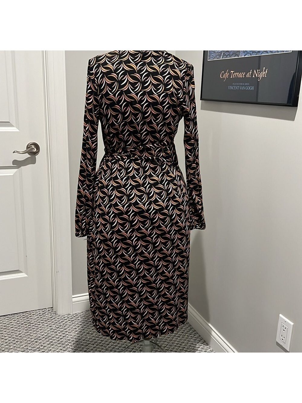BODEN wrap dress in stylish print. Black/tan/light coral. Like new 8L - Picture 3 of 12